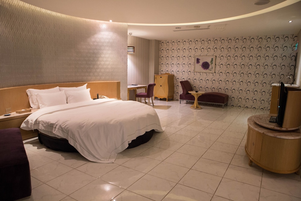 Paragon Suite (Check in time starts from 6pm) photo 2