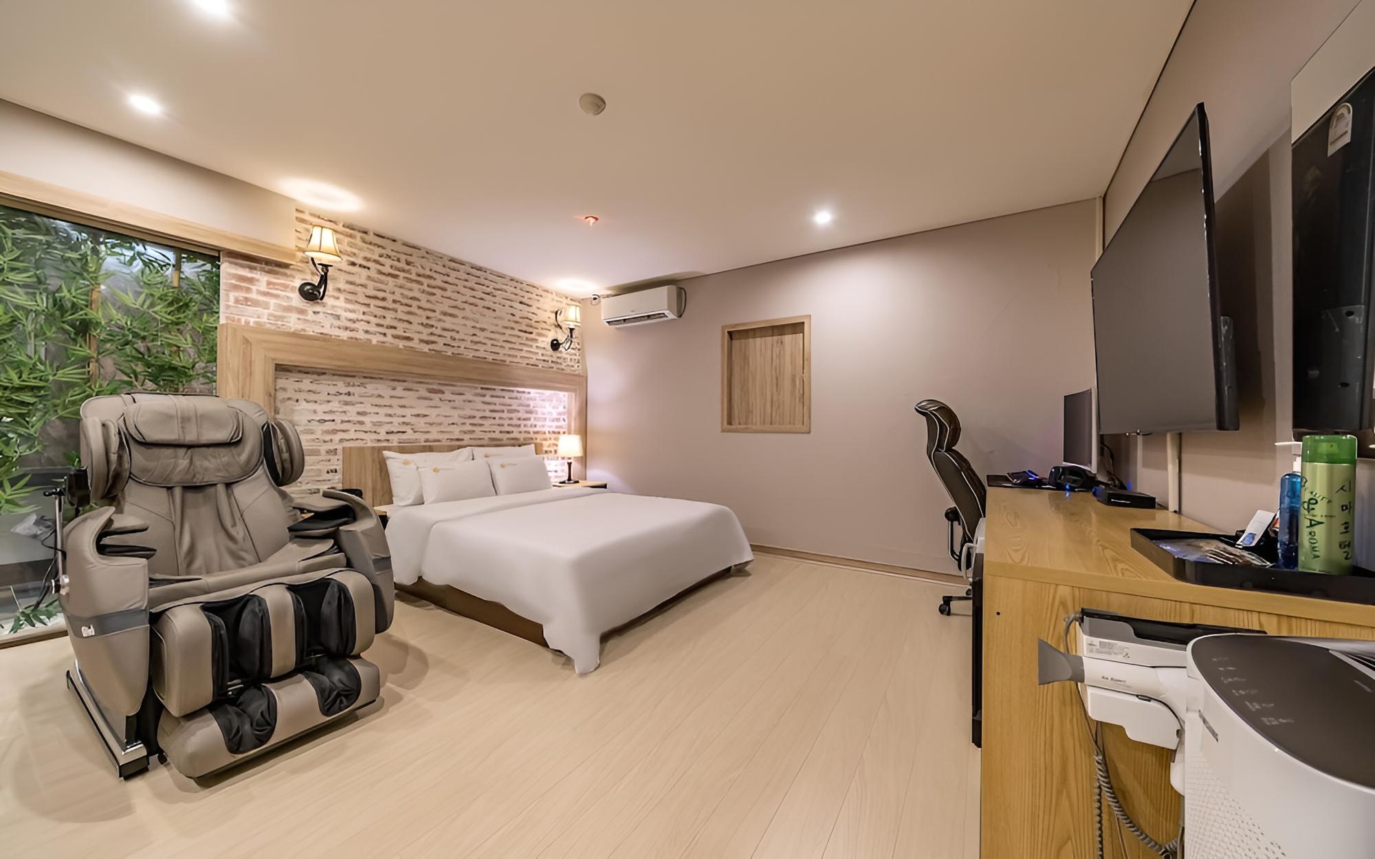 Room (VIP (Netflix styler available massage) - Photo 5