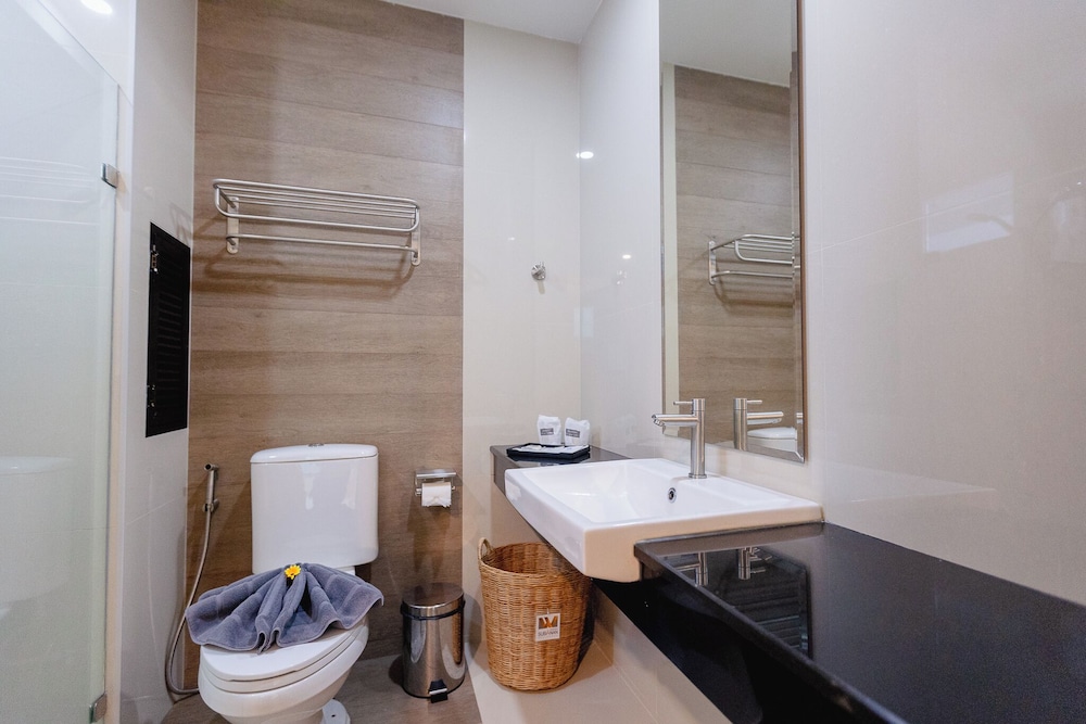 Deluxe Room - Photo 13
