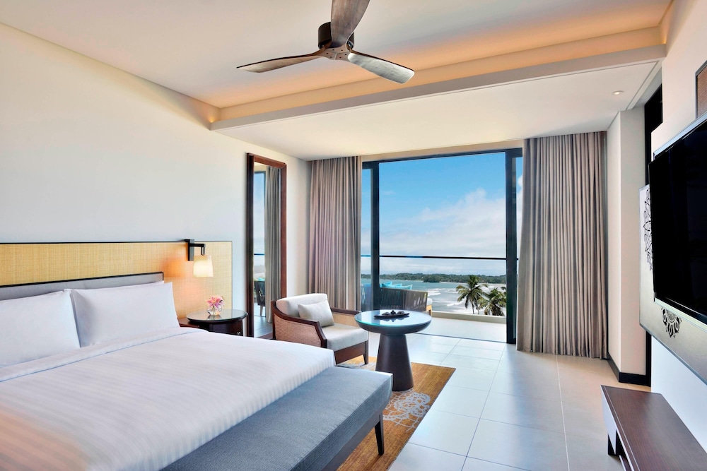 Suite, 1 King Bed, Ocean View