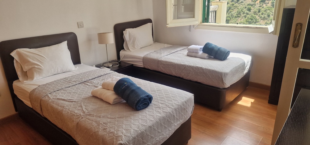 House, 2 Bedrooms, Terrace photo 2