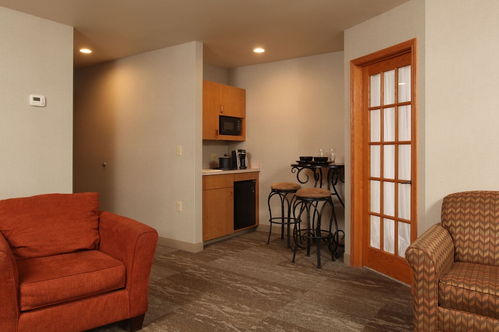 Suite, 2 Queen Beds, Non Smoking, Fireplace - Photo 6