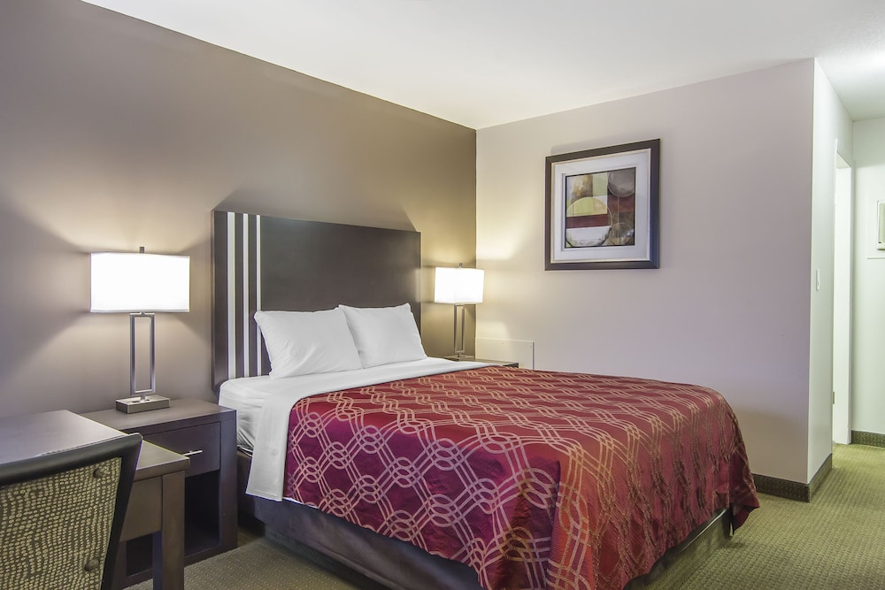 Standard Room, 1 Queen Bed, Non Smoking - Photo 3