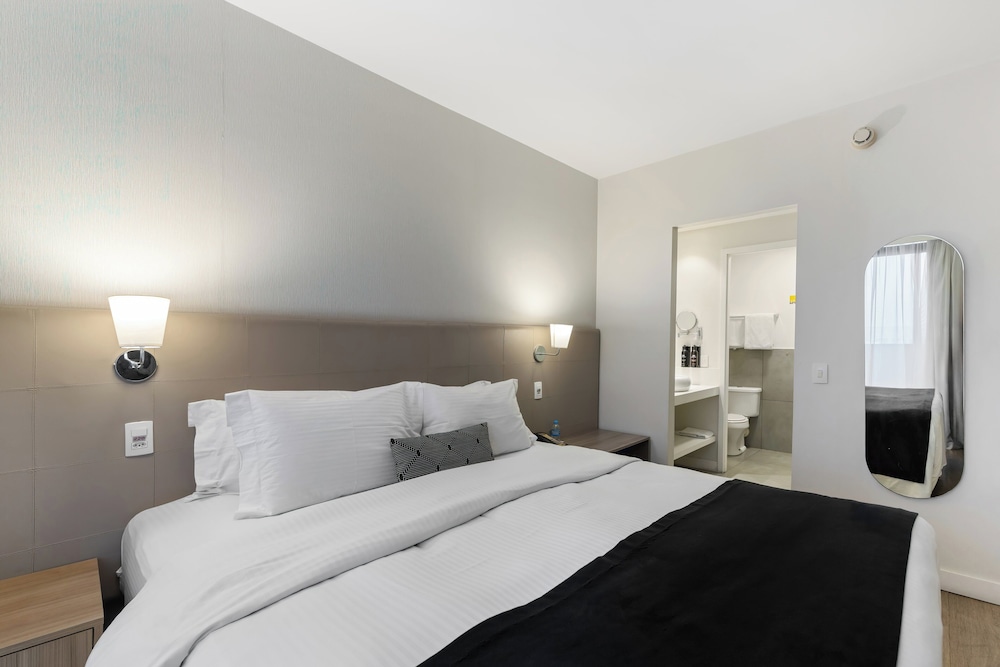 Suite, 2 Bedrooms, Kitchen (High Floor) - Photo 8