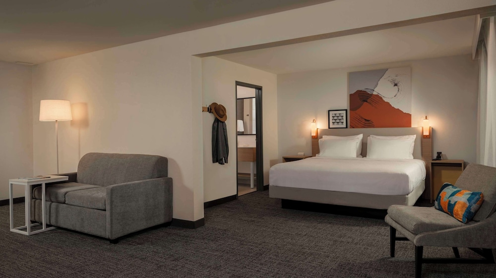 Suite, 1 King Bed - Photo 1