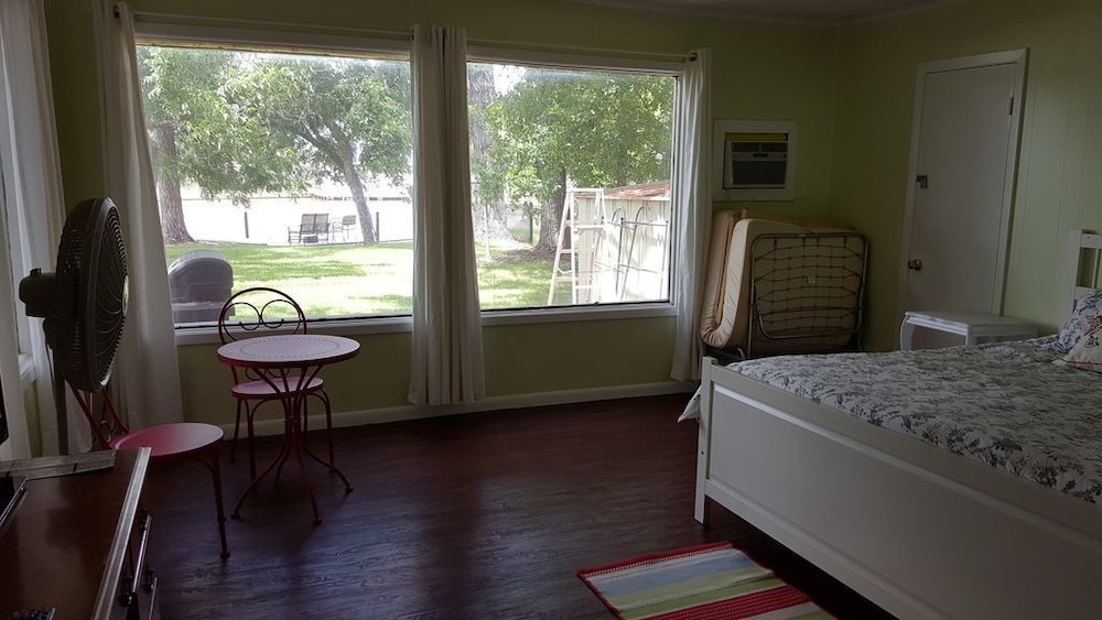 Cottage, Multiple Beds (Constant-Level Lake LBJ - 3 BR Sleep )
