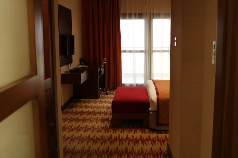 Suite, 1 Bedroom, Balcony - Photo 35