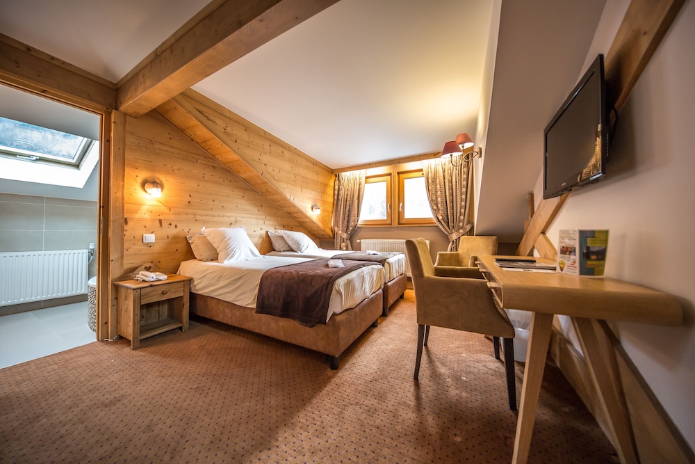 Triple Room, Pool Access, Mountainside Triple Room, Pool Access, Mountainside