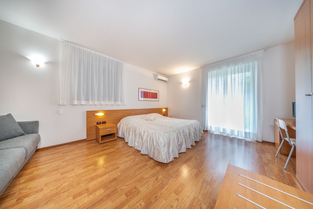 Quadruple Room - Photo 1