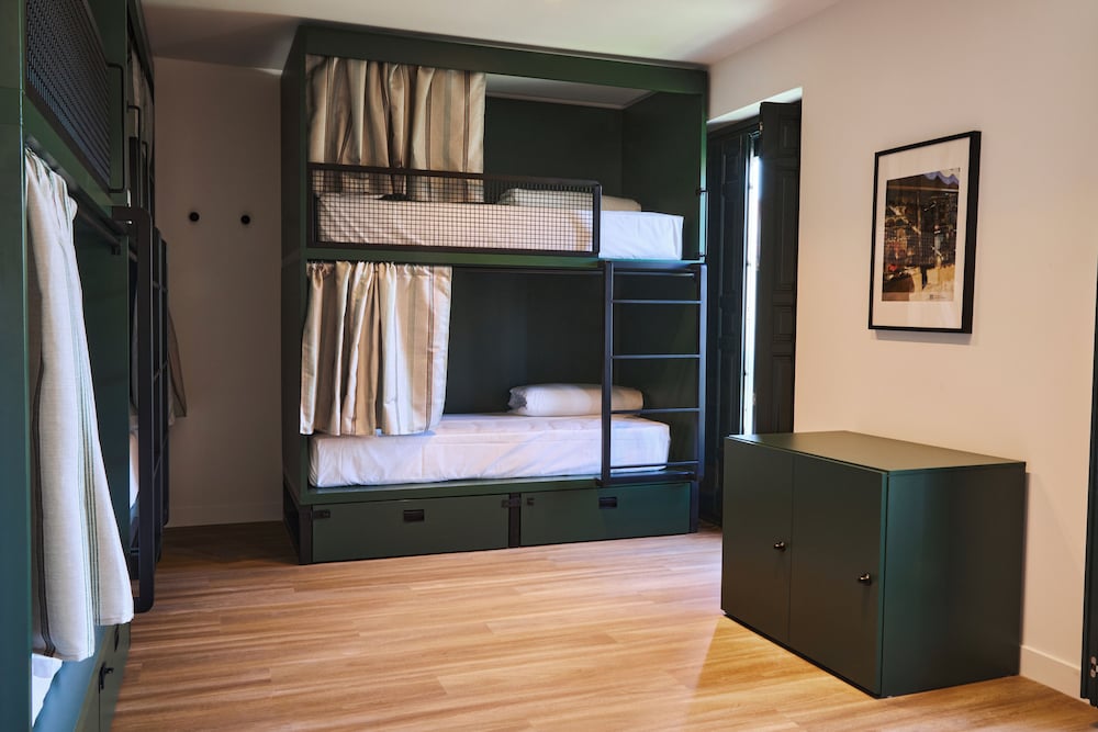 Bed in 7-bed Dorm