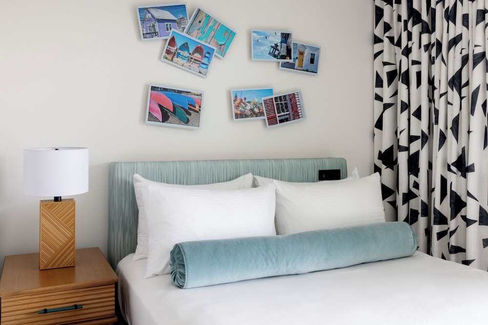 Room, 2 Queen Beds, Pool View - Photo 4