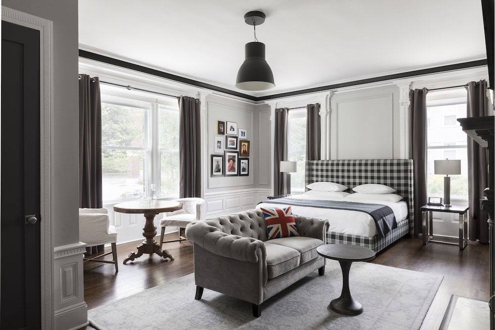 Signature Room, 1 King Bed, Non Smoking