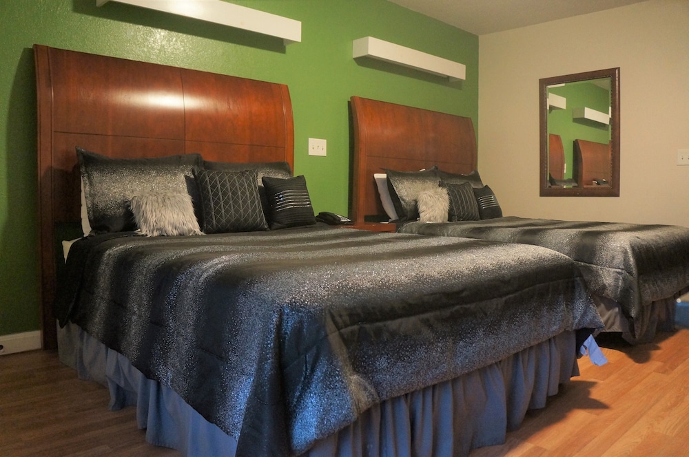 Single Room, 2 Queen Beds - Photo 7