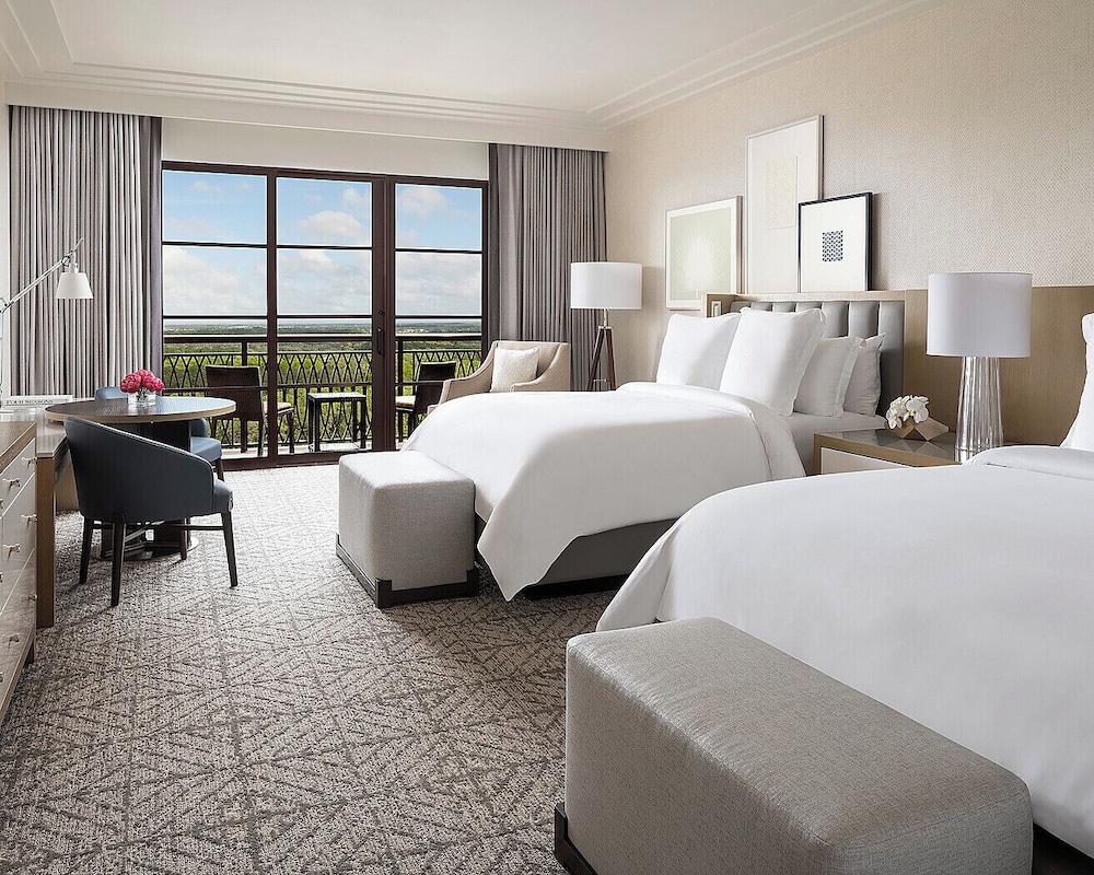 Four Seasons, Room