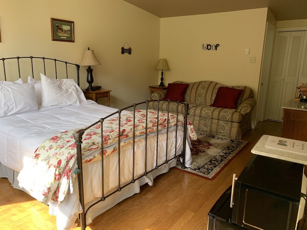 Traditional Room (Evergreen) - Pet Friendly photo 1