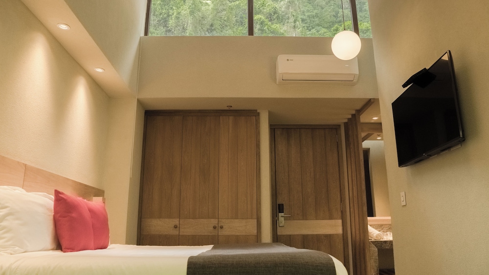 Premium Double Room, 1 King Bed, Private Bathroom