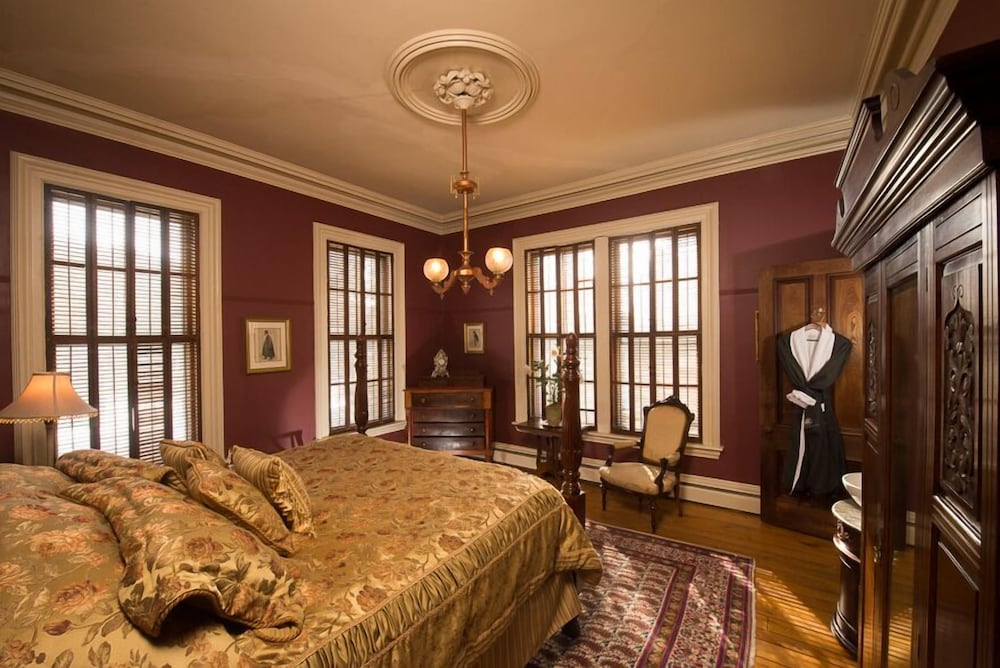Romantic Room, 1 King Bed photo 2
