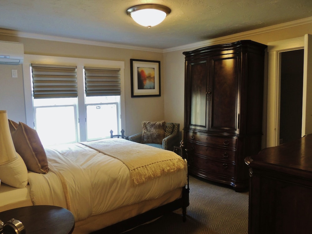 Alpine Room photo 3