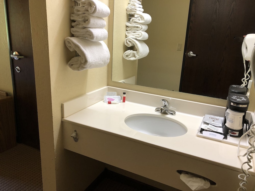 Room, 1 King Bed, Accessible - Photo 5
