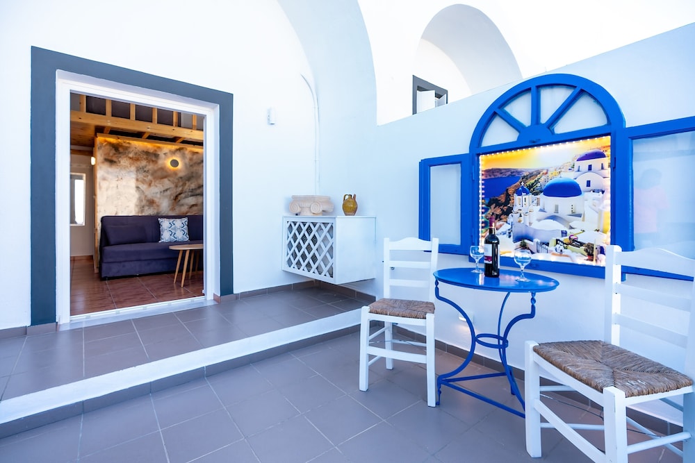 Thira Apartment