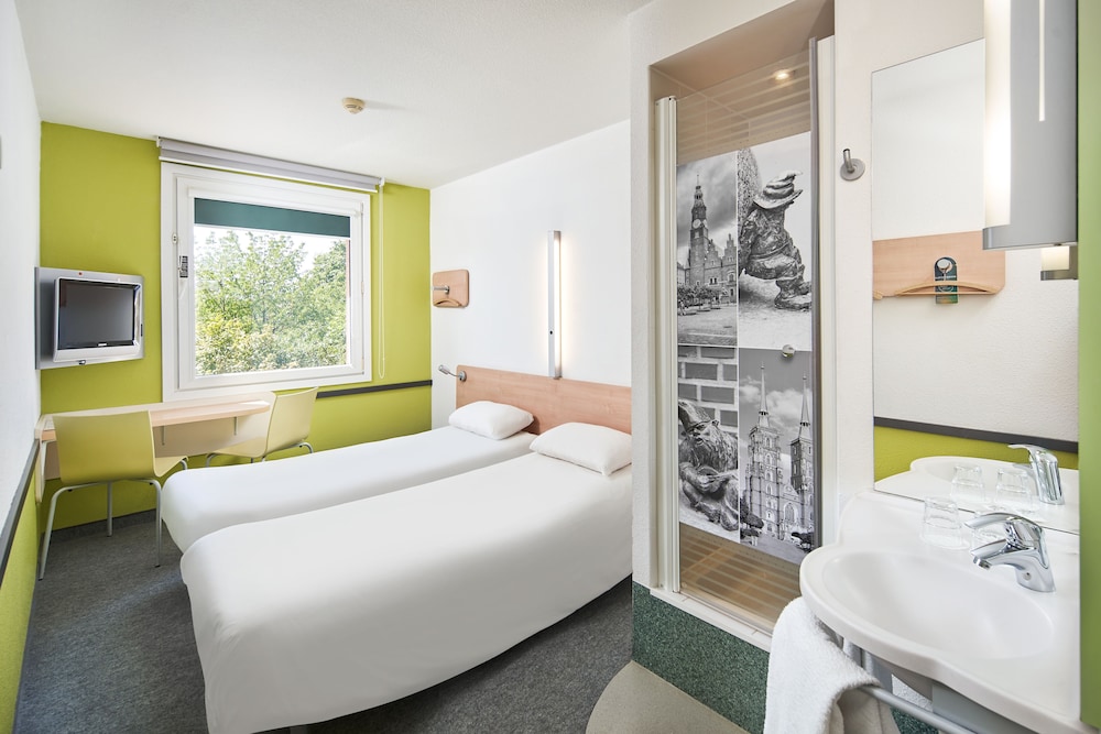 Standard Twin Room, 2 Twin Beds - Photo 1