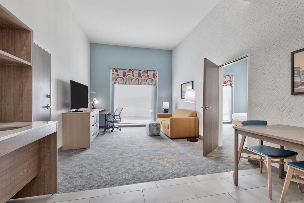 Suite, 1 King Bed, Accessible (Roll-In Shower) - Photo 1