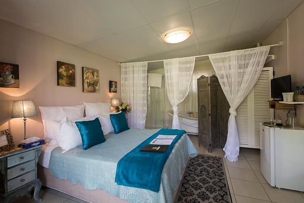 Basic Double Room Single Use, 1 Queen Bed, Garden View
