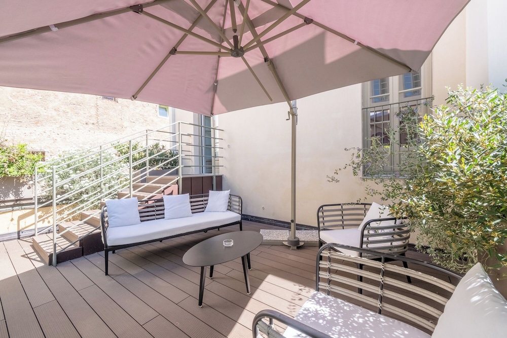 Deluxe Suite - Photo 12