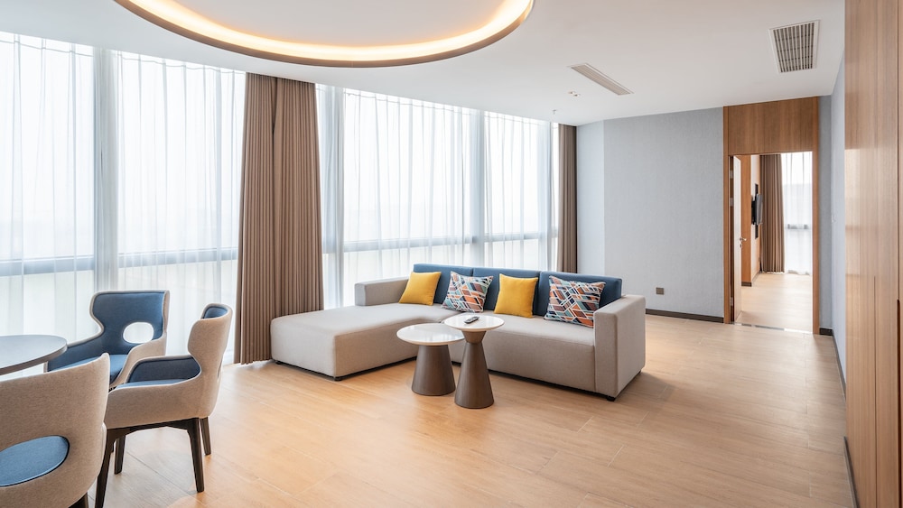 Suite, 1 Bedroom - Photo 3