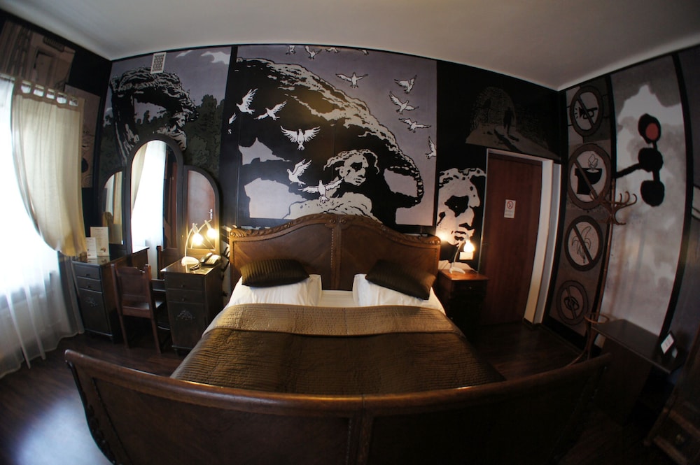 Family Room (with AC) - Photo 2