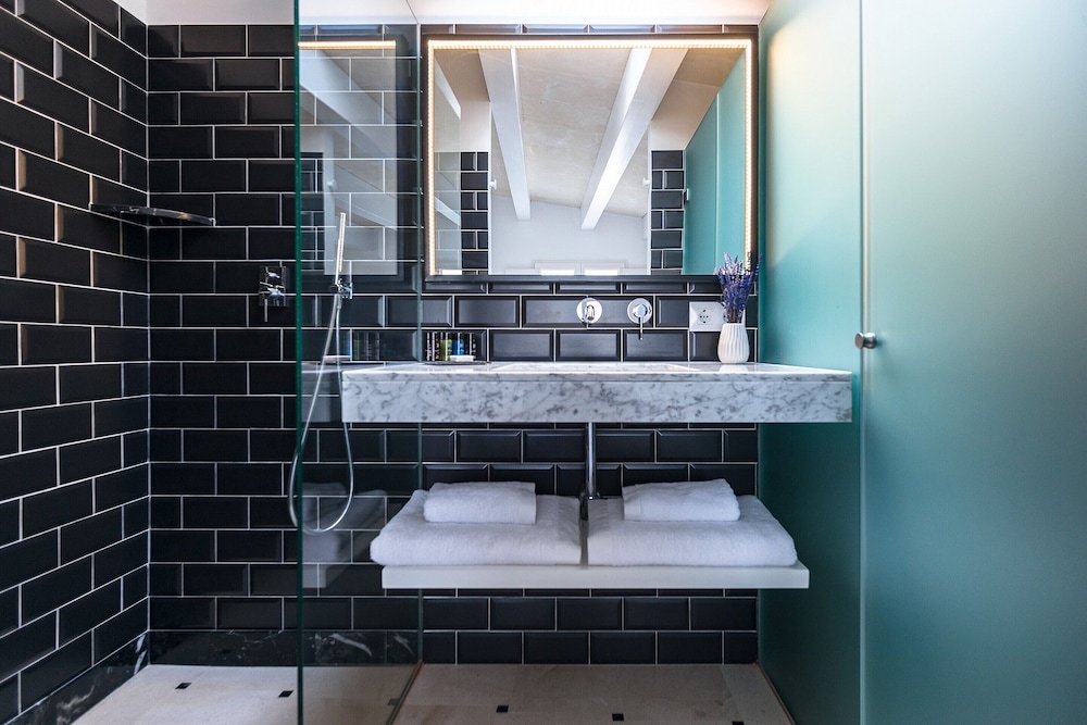 Superior Suite - Photo 2