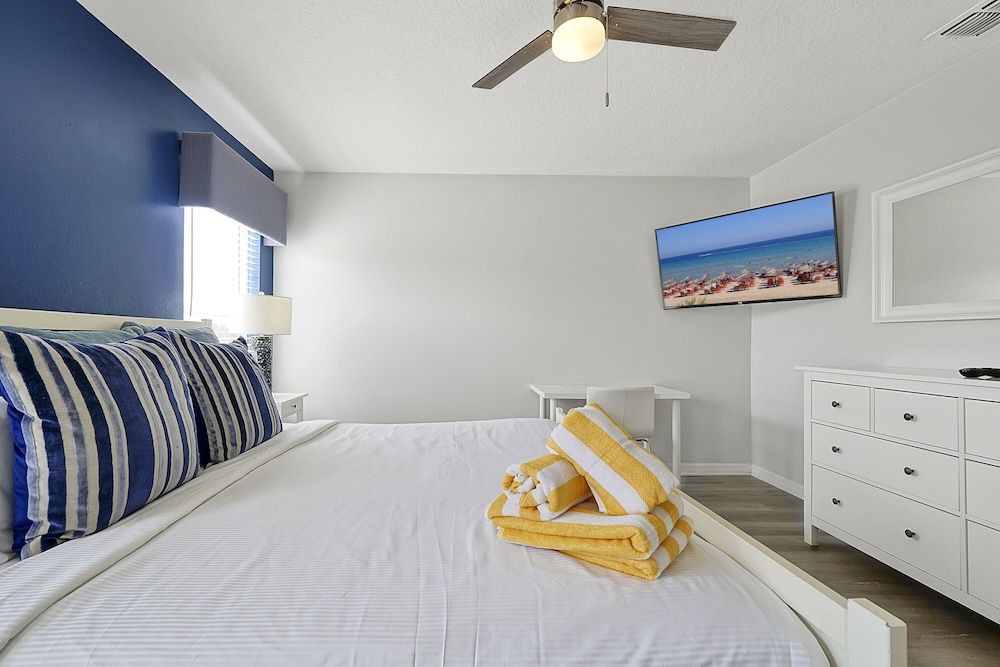 Exclusive Townhome, 4 Bedrooms, Private Pool - Photo 11