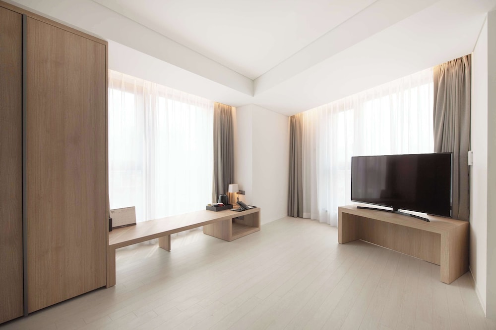 Traditional Room, Multiple Beds, Non Smoking (Shower Only)