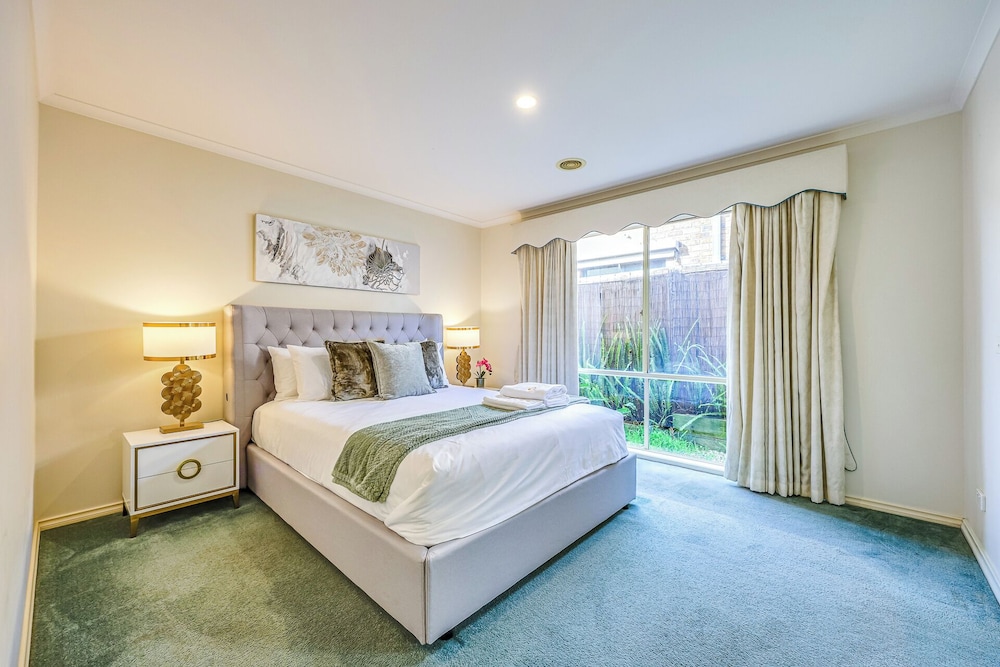Deluxe Townhome, Garden View photo 1