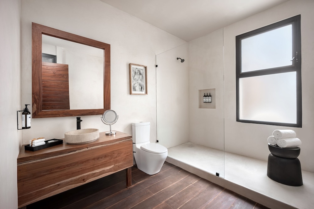 Casa Zamna Ocean Front Master Suite King Bed