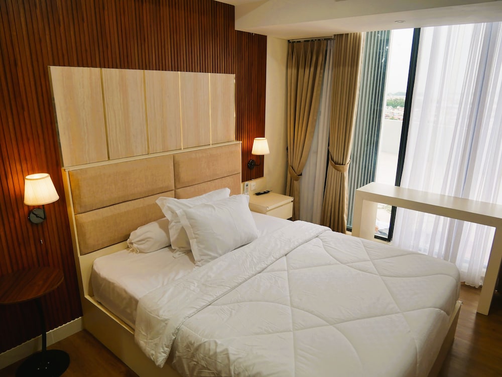 Royal Studio, 1 Queen Bed photo 2