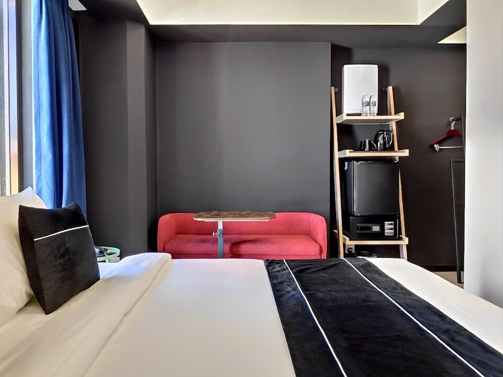 Cyan Premier (1 Queen or 2 Single Beds) - Photo 2