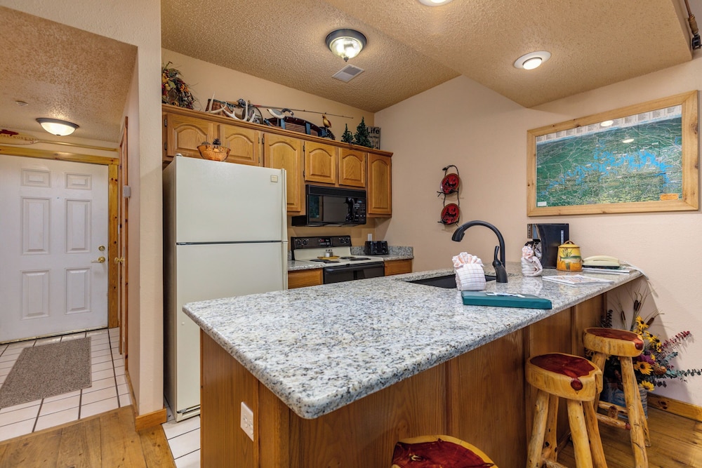 Basic Condo, 2 Bedrooms, 2 Bathrooms photo 2