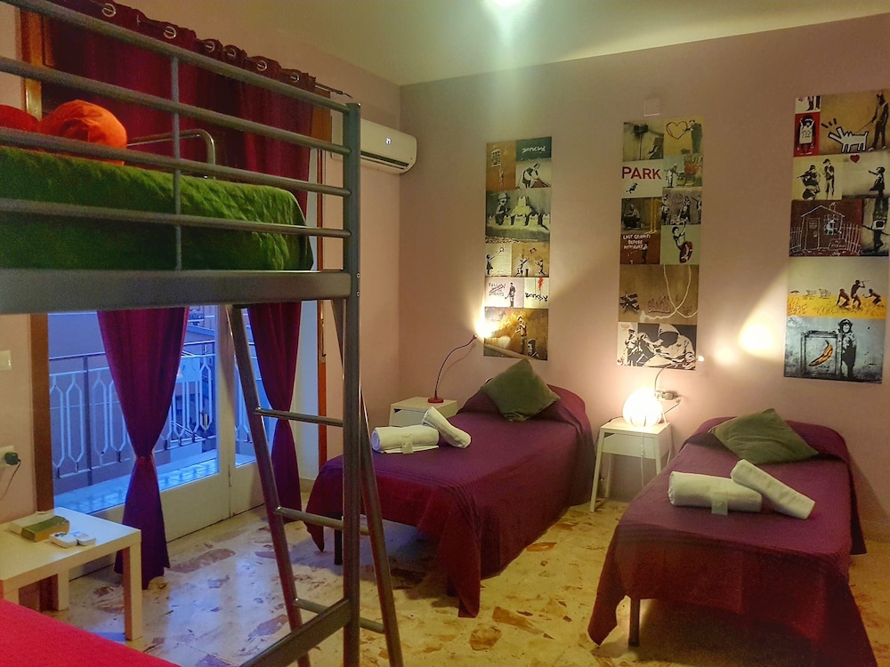 Shared Dormitory, 1 Twin Bed, Shared Bathroom