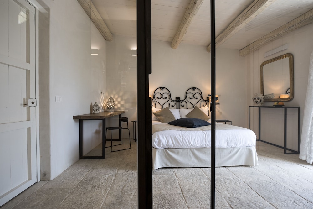 Superior Room, 1 Queen Bed, Private Pool, Garden Area, Adult Only photo 3