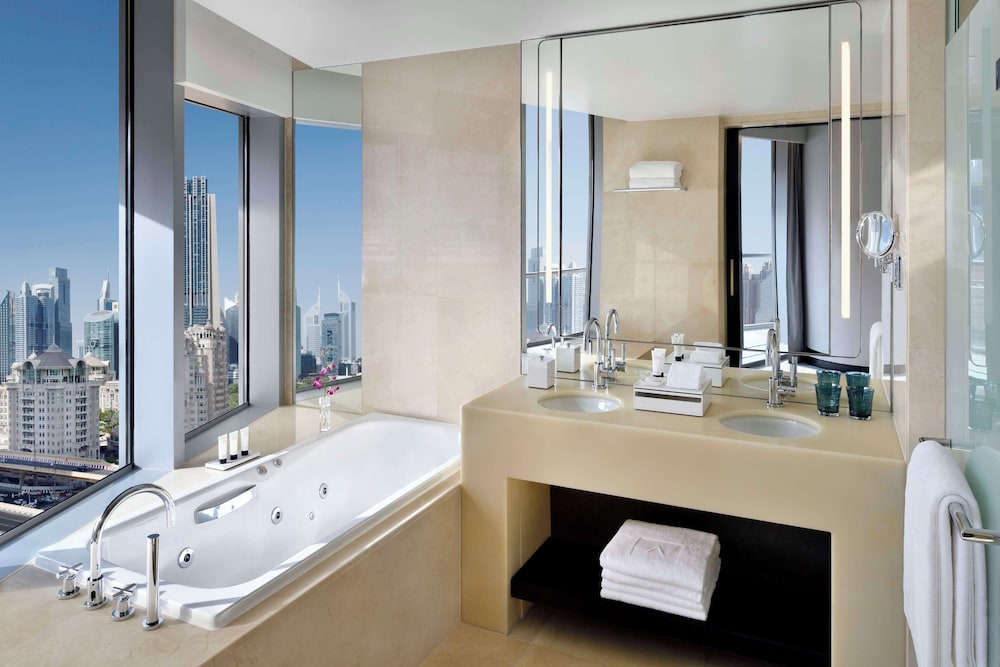 Club Room, 1 King Bed, City View (Club Deluxe Room King)