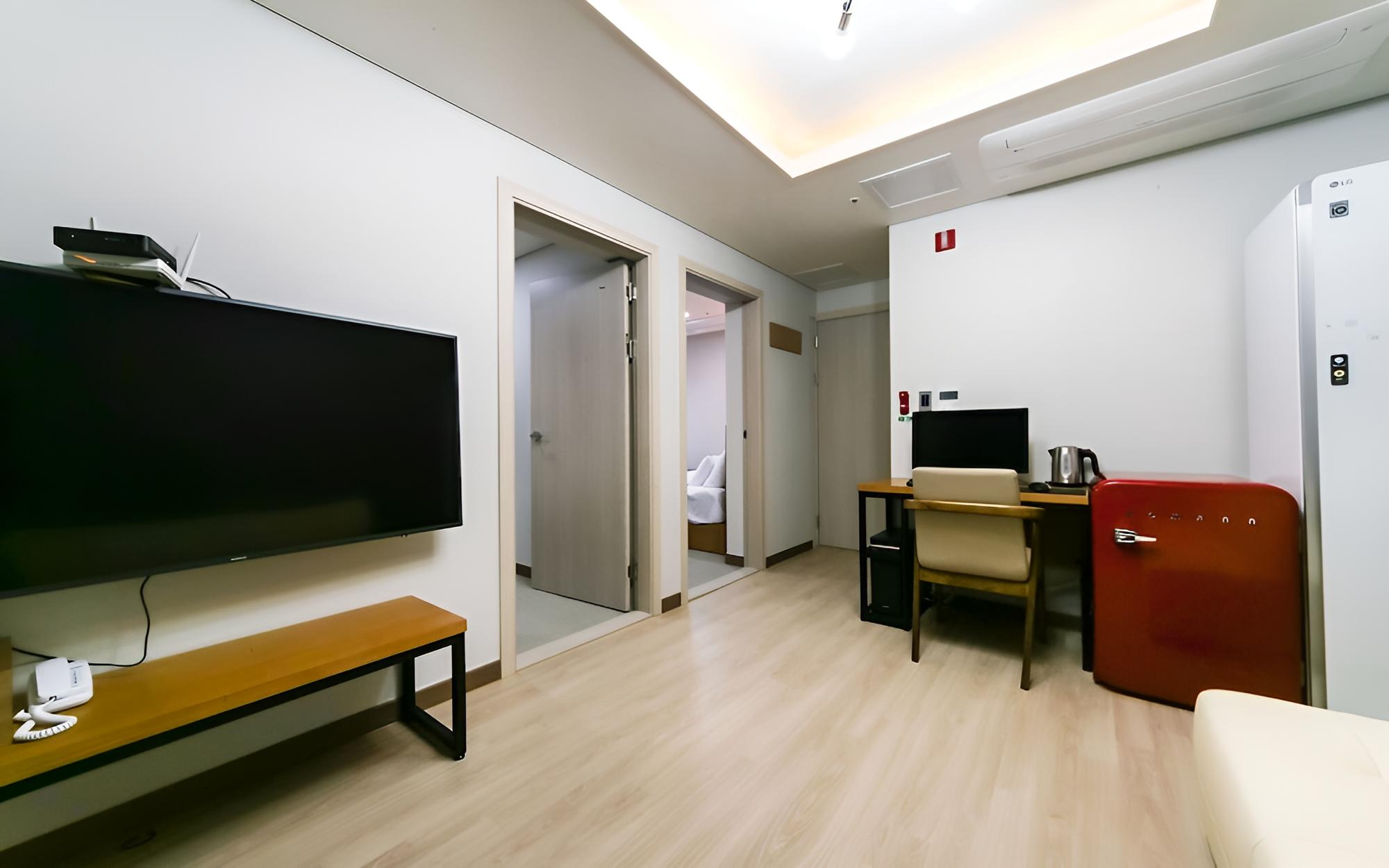 Room (VIP Family Room (Two Room Styler)) photo 1