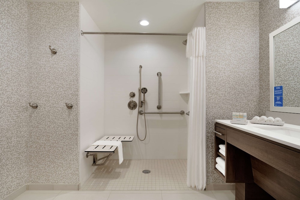 Suite, 1 King Bed, Accessible (Mobility & Hearing, Roll-in Shower) - Photo 6