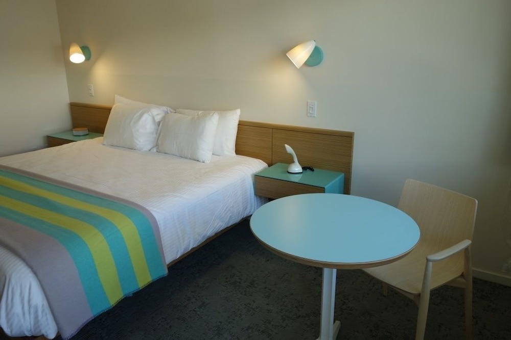 Deluxe Room, 1 King Bed, Accessible