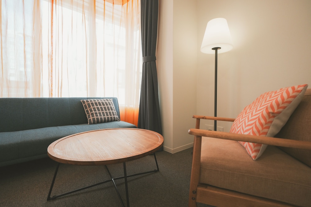 Executive Twin Room thumbnail 6