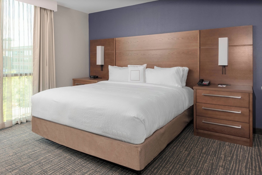 Studio, 1 King Bed with Sofa bed (Mobility/Hearing Accessible, Tub)