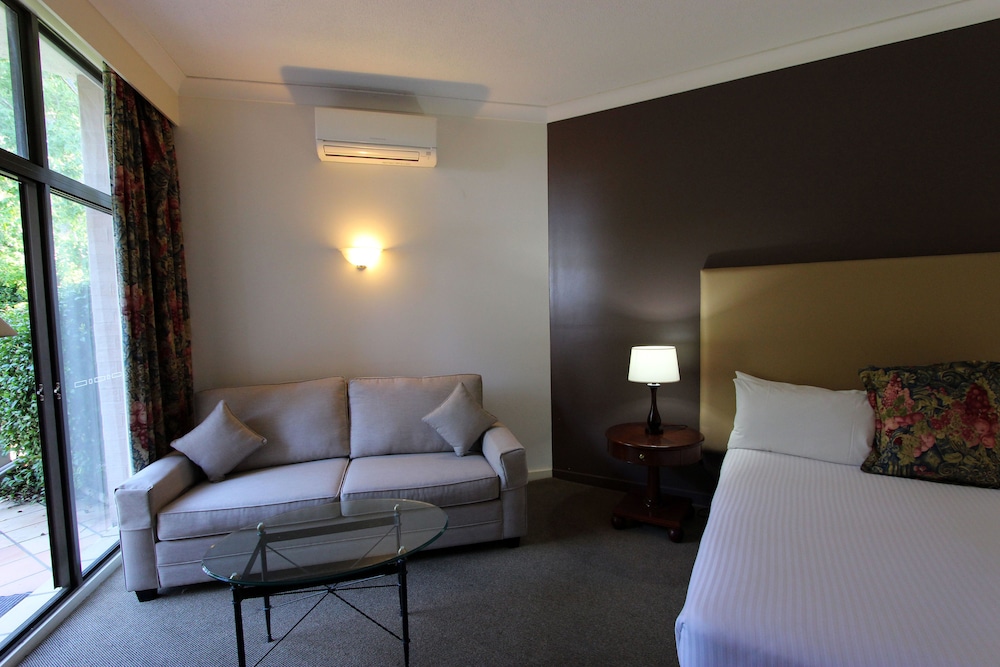 Deluxe Room, 1 King Bed - Photo 4