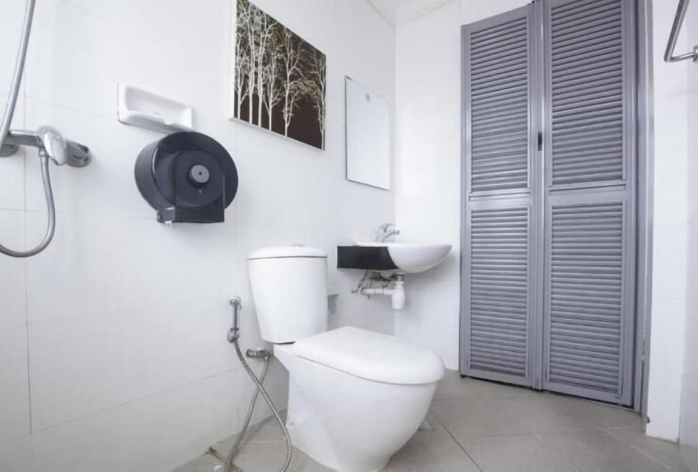 8 Bed Family Room with Private Bathroom photo 3