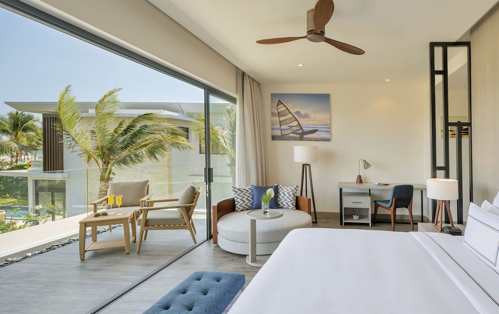 The Level 3-Bedroom Lakefront Pool Villa - Photo 3