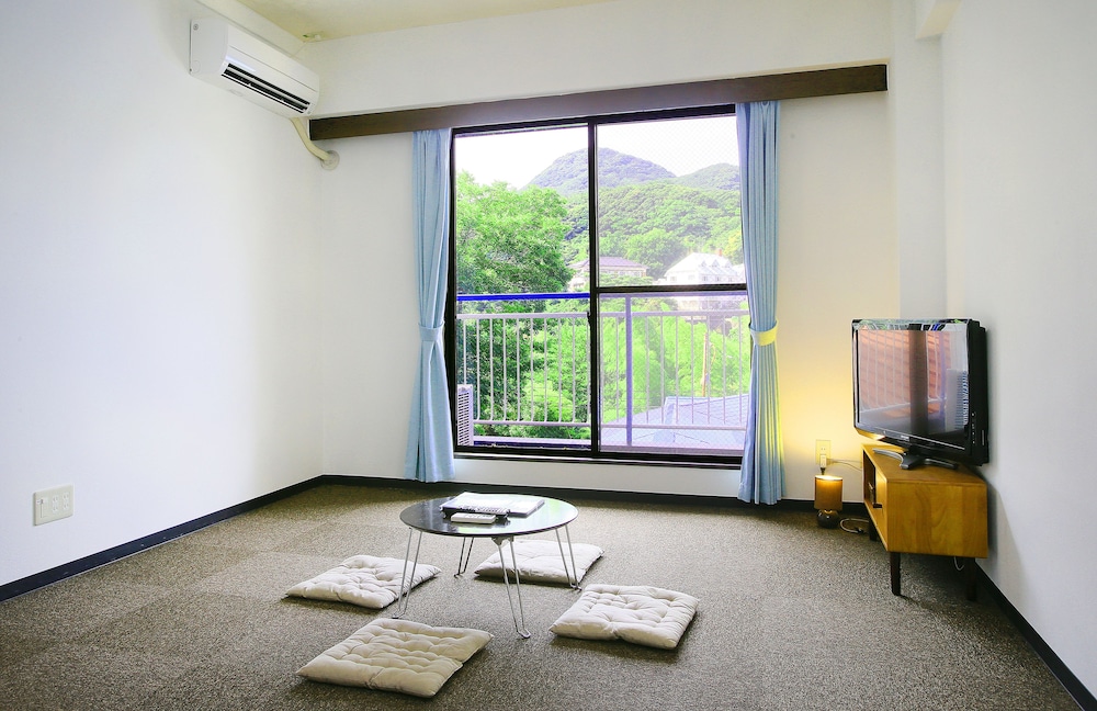 Japanese-Western Style Room [3 Futons, 2nd or 3rd floor, No elevator, Mountain side] Non-smoking photo 1